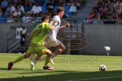 3. Liga; 1. FC Saarbrücken - FC Ingolstadt 04 - Torchance verpasstSebastian Grönning (11, FCI) Torwart Menzel Phillip (13 FCS)