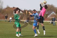 Kreisliga - Saison 2025/26- SV Hundszell - VFB Eichstätt II - Lucas Steinbach TW Hundszell - Tim Liesegang blau Hundszell - Niklas Matzel grün Eichstätt - Foto: Meyer Jürgen