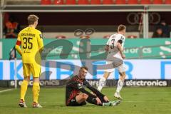 3. Liga; FC Ingolstadt 04 - Preußen Münster; Torwart Schulze Niehues Maximilian (35 PM) Jannik Mause (7, FCI) enttäuscht am Boden Torchance verpasst