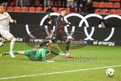 3. Liga; FC Ingolstadt 04 - Energie Cottbus; Torchance verpasst Tim Heike (9, FCI) Torwart Bethke Elias (12 ECO)