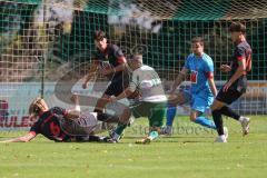 Landesliga - Saison 2025/26 - SV Manching - FC Sonthofen - Sebastian Graßl (Nr.10 - SV Manching) - Zettler Marco Torwart Sonthofen - Schmölz Tobias #6 schwarz Sonthofen - Foto: Meyer Jürgen