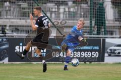 Bezirksliga - Saison 2025/26 - FC Gerolfing - VFR Garching - Florian Meier Torwart Gerolfing - Leon Fellner schwarz Garching - Foto: Meyer Jürgen