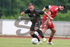 Kreisliga - Saison 2025/26- TSV Ingolstadt Nord - Türk SV Ingolstadt - Valjdrin Stafa schwarz Ing Nord - Mertcan Gürses rot Türkisch - Foto: Meyer Jürgen