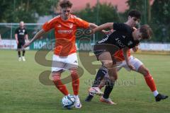 Relegation zur Kreisklasse - Saison 2025/26 - TSV Gaimersheim II - SC Irgertsheim  - Jan Jahnsmüller schwarz Gaimersheim  - Yannic Dennerlein orange Irgertsheim - Foto: Meyer Jürgen