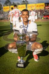 Toto-Pokal Finale; Würzburger Kickers - FC Ingolstadt 04; Toto-Pokal Sieger 1:2, Trophäe Marcel Costly (22, FCI)