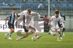 3. Liga; SV Waldhof Mannheim - FC Ingolstadt 04; Zweikampf Kampf um den Ball Benjamin Kanuric (8, FCI) Deniz Zeitler (38, FCI)