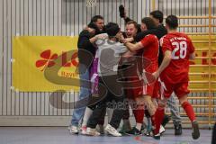 Lotto Bayern Hallencup - Lindenkreuzhalle Saison 2024/25 - FC Deisenhofen - Türk SV Ingolstadt - - Tobias Gooss TW rot Türk SV Ing. schiesst den entscheidenden 6 meter - jubel -  - Foto: Meyer Jürgen