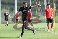 Bayernliga - Saison 2023/2024 - FC Ingolstadt 04 II - U21 - Trainingsauftakt - Cheftrainer Thomas Karg (FCI II) gibt Anweisungen - Foto: Meyer Jürgen