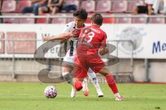 Toto Pokal; FC Memmingen - FC Ingolstadt 04, 2. Runde; Zweikampf Kampf um den Ball Jongmin Seo (7, FCI) Maximilian Dolinski (13 FCM)