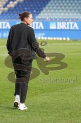 3. Liga - Saison 2025/26 - SV Wehen/Wiesbaden - FC Ingolstadt 04  - Cheftrainerin Sabrina Wittmann (FCI) allein auf dem Platz - XXXXX - Foto: Meyer Jürgen