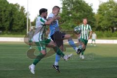 Landesliga - Saison 2025/26 - SV Manching - SV Cosmos Aystetten - Marcel Posselt (Nr.12 - SV Manching) - Kevin Makowski blau Aystetten - Foto: Meyer Jürgen