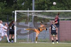 2. Bundesliga Frauen - Saison 2025/26 - FC Ingolstadt 04 Frauen - FCB München II - Torwart Anna-Lena Daum (Nr.22 - FC Ingolstadt Frauen I) - Ina Timmermann (Nr.15 - FC Ingolstadt Frauen I) - Foto: Meyer Jürgen