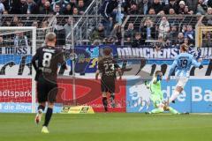 3. Liga; TSV 1860 München - FC Ingolstadt 04; Tor Jubel Treffer Lakenmacher Fynn (19 TSV) Torwart Marius Funk (1, FCI) Moritz Seiffert (23, FCI) Benjamin Kanuric (8, FCI) 1:0