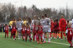 2. Bundesliga Frauen - Saison 2024/25 - FC Ingolstadt 04 Frauen - FC Bayern München - Die Mannschaft mit Einlaufkinder - XXXXX - Foto: Meyer Jürgen