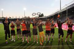 3.Liga - Saison 2022/2023 - VFL Osnabrück - FC Ingolstadt 04 - Das Spiel ist aus - Jubel - Die Mannschaft feiert mit den fans - Foto: Meyer Jürgen