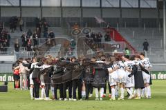 3. Liga; SV Wehen Wiesbaden - FC Ingolstadt 04; Spiel ist aus Sieg Jubel Freude Cheftrainerin Sabrina Wittmann (FCI) Besprechung auf dem Feld 2:5