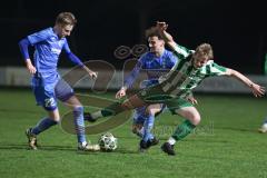Landesliga - Saison 2025/26 - SV Manching - FV Illertissen II - Rainer Meisinger (Nr.8 - SV Manching) - Sönmez Eray blau Illertissen  #16 - Bachthaler Luca blau Illertissen  #22 - Foto: Meyer Jürgen