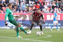 3. Liga; FC Ingolstadt 04 - FC Hansa Rostock; kommt zu spät Pascal Testroet (37, FCI) Torwart Uphoff Benjamin (1 HR)