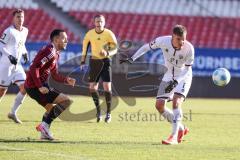 Testspiel; 1. FC Nürnberg - FC Ingolstadt 04 - Zweikampf Kampf um den Ball Justvan Julian (10 FCN) Benjamin Kanuric (8, FCI)