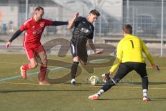 Bezirksfreundschaftsspiel - Saison 2024/25- TSV Gaimersheim - TSV Allershausen - Nico von Swiontek Brzezinski (Nr.17 - TSV Gaimersheim) - Maciej Machi rot Allershausen - Marcel Zach Torwart Allershausen - Foto: Meyer Jürgen