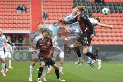 3. Liga; FC Ingolstadt 04 - MSV Duisburg; Zweikampf Kampf um den Ball Vinko Šapina (41, FCI) Bitter Joshua (29 MSV) Lukas Fröde (34, FCI)