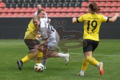 2. Bundesliga Frauen - Saison 2024/25 - FC Ingolstadt 04 Frauen - SV Weinberg - Nina Penzkofer (Nr.29 - FCI Frauen) - Wqiesinger Eva gelb #19 Weinberg - Grimm Anna gelb Weinberg li - Foto: Meyer Jürgen