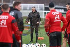 3. Liga; FC Ingolstadt 04 - Trainingsauftakt nach Winterpause; Cheftrainerin Sabrina Wittmann (FCI) Besprechung Erklärung Team Kreis