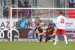 3. Liga; FC Ingolstadt 04 - 
Rot-Weiss Essen; Zweikampf Kampf um den Ball Lukas Fröde (34, FCI) Müsel Torben (26 RWE)