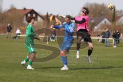 Kreisliga - Saison 2025/26- SV Hundszell - VFB Eichstätt II - Lucas Steinbach TW Hundszell - Tim Liesegang blau Hundszell - Niklas Matzel grün Eichstätt - Foto: Meyer Jürgen