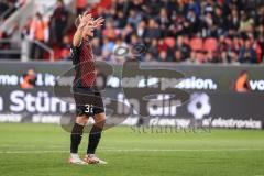 3. Liga; FC Ingolstadt 04 - SSV Jahn Regensburg;feuert die Fans an Simon Lorenz (32, FCI)