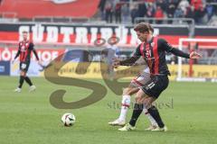 3. Liga; FC Ingolstadt 04 - VfB Stuttgart II; Zweikampf Kampf um den Ball Sebastian Grönning (11, FCI) Cissé Moussa (21 VFB)