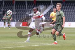 3. Liga; VfB Stuttgart 2 - FC Ingolstadt 04; Zweikampf Kampf um den Ball Boakye Benjamin (11 VFB) Niclas Dühring (18, FCI)