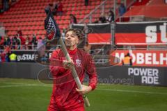 3. Liga; FC Ingolstadt 04 - 1. FC Saarbrücken; Sieg Jubel Freude Torschütze mit der Eckfahne Dennis Kaygin (10, FCI)