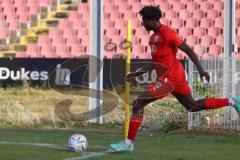 Bayernliga Nord - Saison 2023/2024 - FC Ingolstadt 04 - SSV Jahn Regensburg - Michael Udebuluzor (Nr.24 - FCI U21) beim Eckball - Foto: Meyer Jürgen