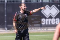 3. Liga; FC Ingolstadt 04 - Trainingsauftakt, erstes Training nach der Sommerpause; Athletik-Trainer Rafael Lopez (FCI)