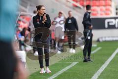 3. Liga; FC Ingolstadt 04 - SC Verl; an der Seitenlinie, Spielerbank Cheftrainerin Sabrina Wittmann (FCI)