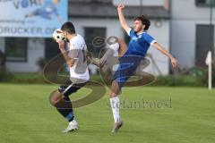 Kreisliga - Saison 2024/25- SV Hundszell - SV Menning -  - Manuel Wittmann weiss Hundszell - Cem Knupfer blau Menning - Foto: Meyer Jürgen