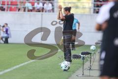 3. Liga; FC Ingolstadt 04 - Würzburger Kickers; an der Seitenlinie, Spielerbank Cheftrainerin Sabrina Wittmann (FCI) klatscht