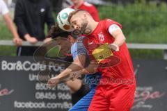 Kreisliga- Saison 2024/25- TSV Kösching - SV Hundszell - Leon Drees blau Hundszell - Valentin Hafner rot Kösching - Foto: Meyer Jürgen