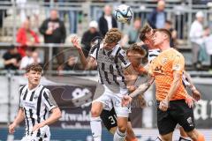 3. Liga; SV Sandhausen - FC Ingolstadt 04; Zweikampf Kampf um den Ball Sebastian Grönning (11, FCI) Julian Kügel (31, FCI)