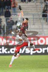 3. Liga; FC Ingolstadt 04 - 
Rot-Weiss Essen; Zweikampf Kampf um den Ball Ryan Malone (16, FCI) Doumbouya Moussa (29 RWE)