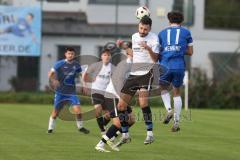 Kreisliga - Saison 2024/25- SV Hundszell - SV Menning -  - Manuel Wittmann weiss Hundszell - Cem Knupfer blau Menning - Foto: Meyer Jürgen