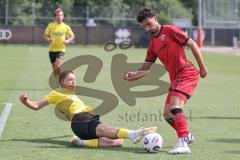 * Testspiel - Saison 2025/26 - FC Ingolstadt 04 - SpVgg Bayreuth - Davide Sekulovic (Nr.33 - FC Ingolstadt 04) - Ben Fischer (Nr.17 - SpVgg Bayreuth) - Foto: Meyer Jürgen