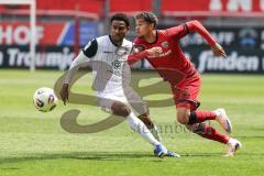 3. Liga; FC Ingolstadt 04 - SV Waldhof Mannheim; Zweikampf Kampf um den Ball Yann Sturm (7, FCI) Ba Sanoussy (25 SVWM)