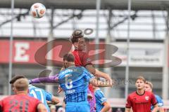 3. Liga; Testspiel; FC Ingolstadt 04 - 1. FC Heidenheim; Zweikampf Kampf um den Ball Kopfball Elias Decker (4, FCI) Gimber Benedikt (5 HDH)