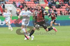 3. Liga; FC Ingolstadt 04 - MSV Duisburg; Lars Lokotsch (13, FCI) Zweikampf Kampf um den Ball Fleckstein Tobias (5 MSV)