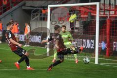 3. Liga - Saison 2026/27 - FC Ingolstadt 04 - TSG Hoffenheim II - Georgios Antzoulas (Nr.6 - FCI) mit einer Torchance - Torwart Nico Biedermann (Nr.34 - Hoffenheim) - XXXXX - Foto: Meyer Jürgen