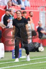 3. Liga; FC Ingolstadt 04 - TSV 1860 München; Cheftrainerin Sabrina Wittmann (FCI) an der Seitenlinie, Spielerbank schreit schimpft