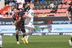 3. Liga; FC Ingolstadt 04 - SC Verl; Max Besuschkow (17, FCI) Zweikampf Kampf um den Ball