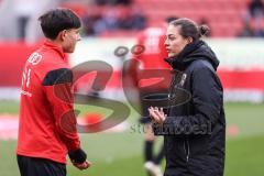 3. Liga; FC Ingolstadt 04 - Erzgebirge Aue; vor dem Spiel Cheftrainerin Sabrina Wittmann (FCI) mit Deniz Zeitler (38, FCI)